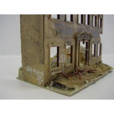 Fertigmodell "Stadthaus Ruine" aus Pola Bausatz 166