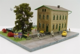 Diorama "Schule" mit beleuchtetem Auto