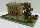 Diorama "Schule" mit beleuchtetem Auto