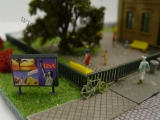 Diorama "Schule" mit beleuchtetem Auto